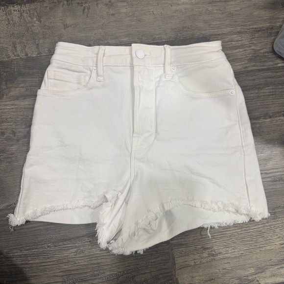 Good American BOMBSHELL SHORTS GBS046T WHITE025 Size 00/24 Inseam 3 1/2 inches - Picture 3 of 9
